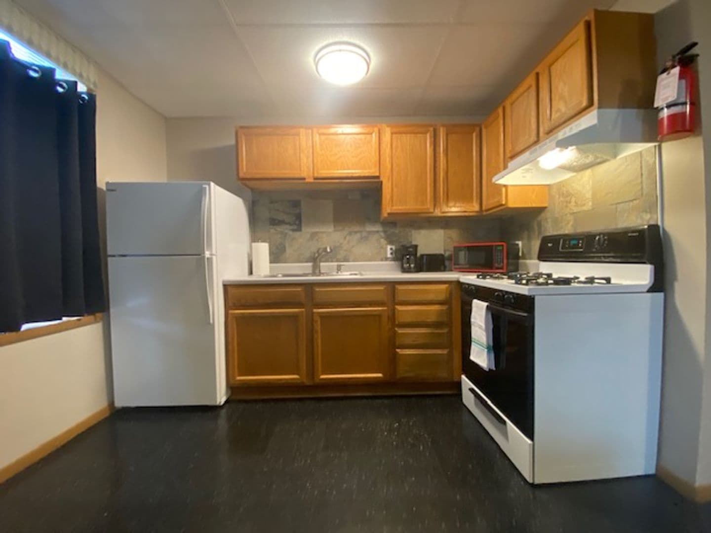 Boone Apartment: 814 8th St.