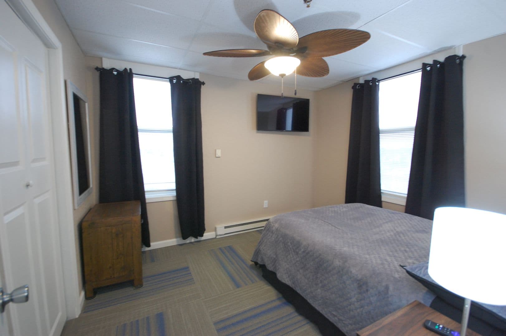 Boone Apartment: 814 8th St.