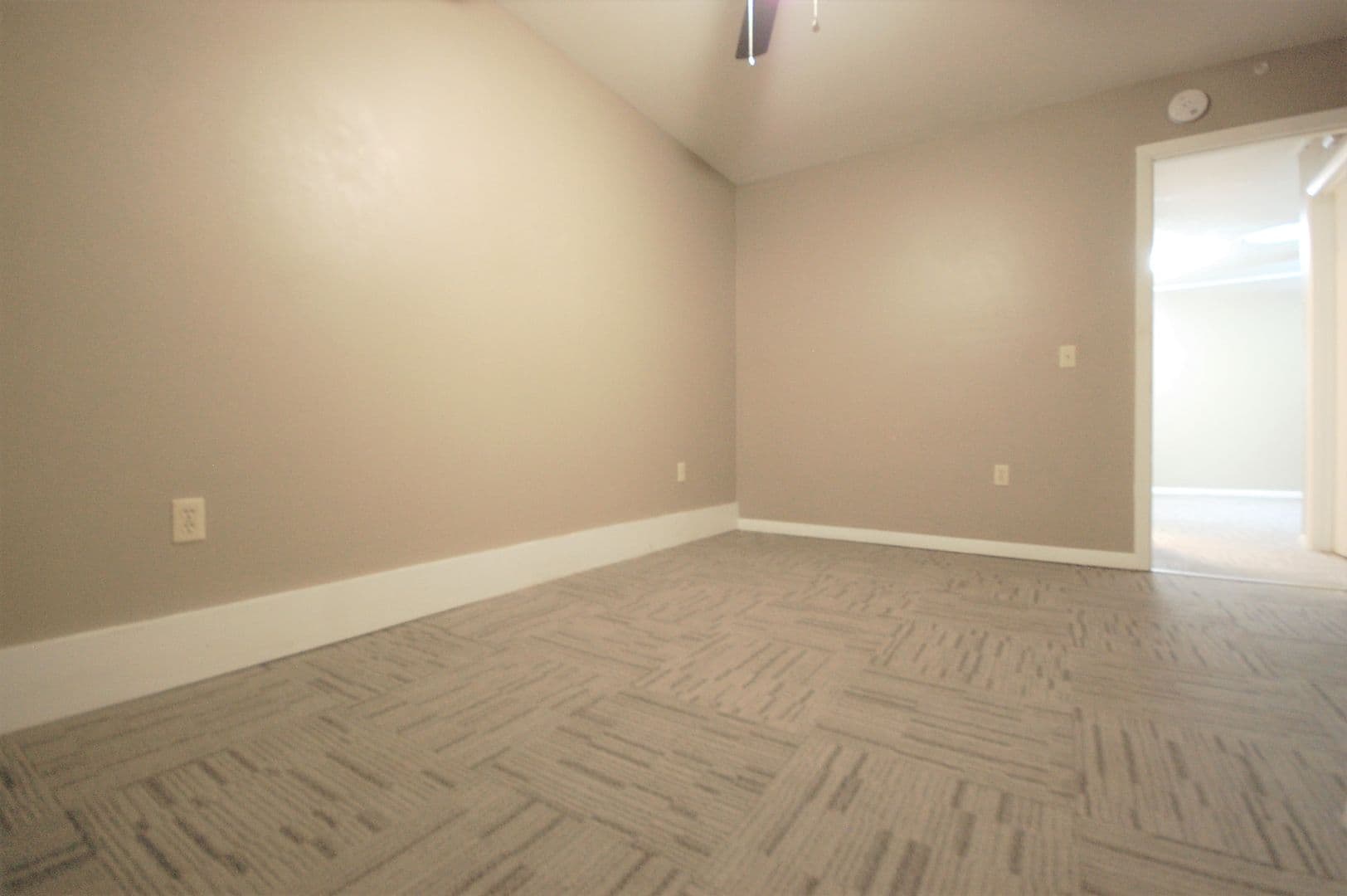 Boone Apartment: 815 Story