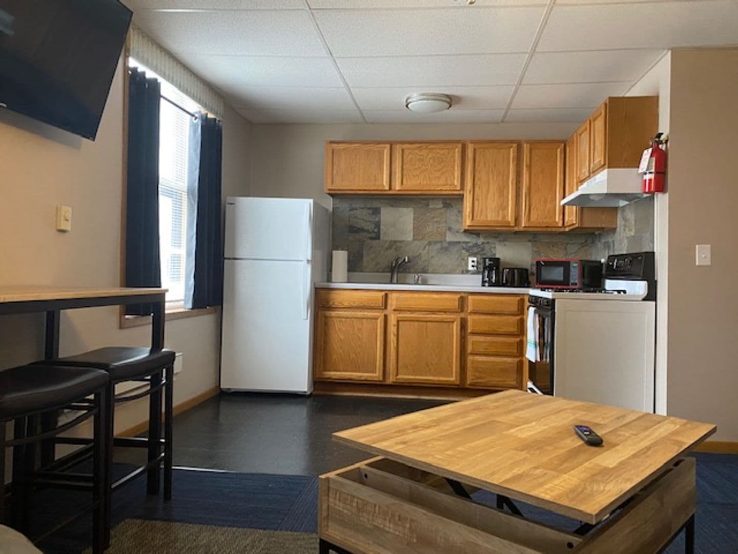 Boone Apartment: 814 8th St.