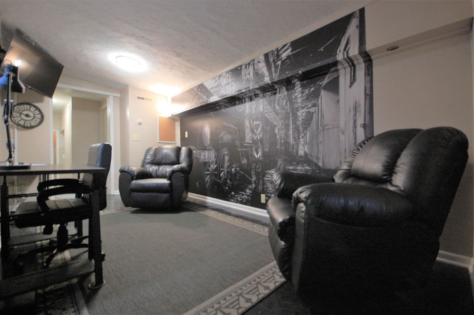 Boone Apartment: 717 - 717.5 Keeler St.