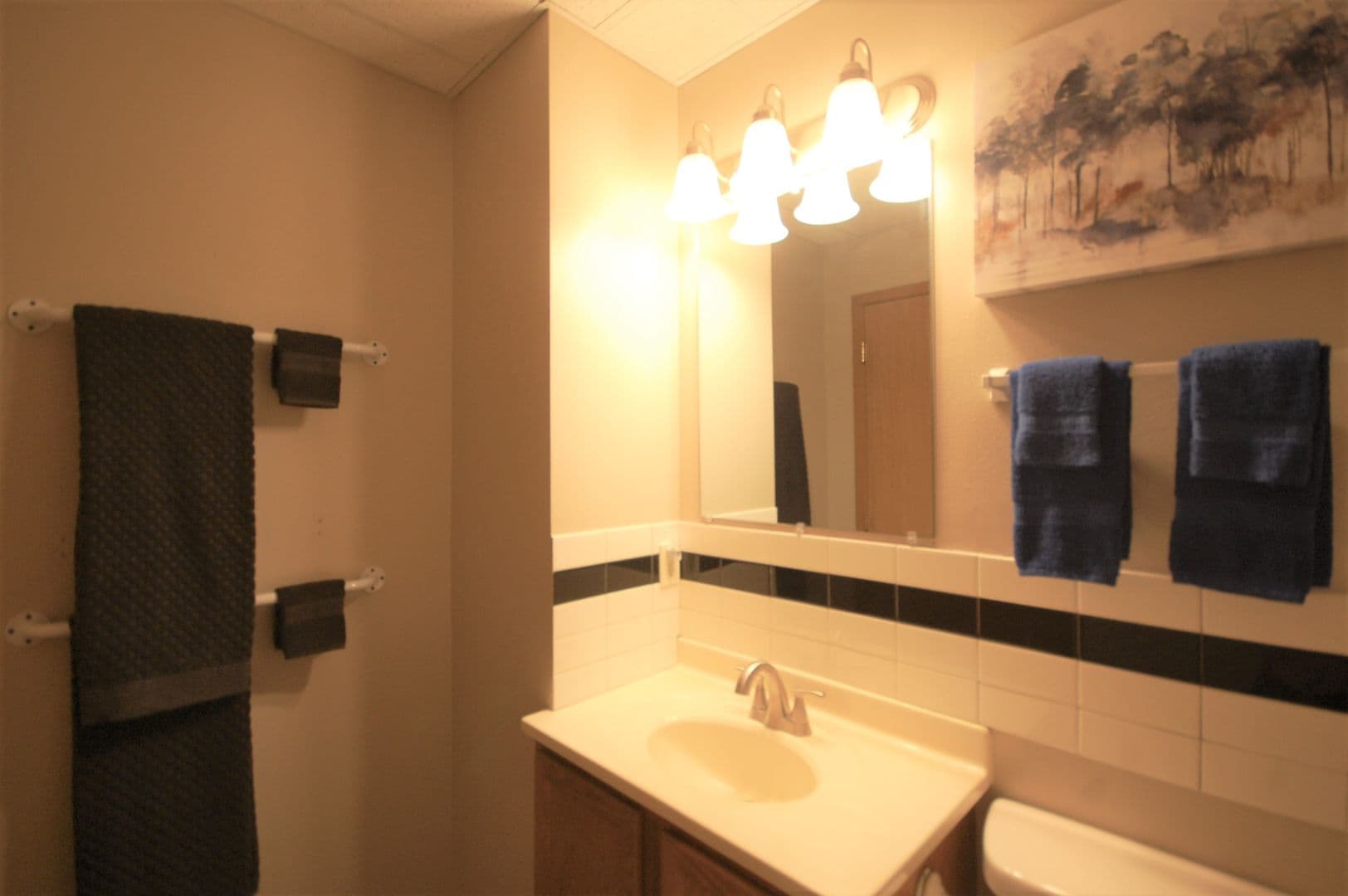 Boone Apartment: 814 8th St.