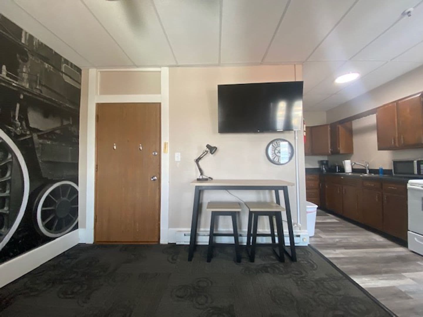 Boone Apartment: 814 8th St.