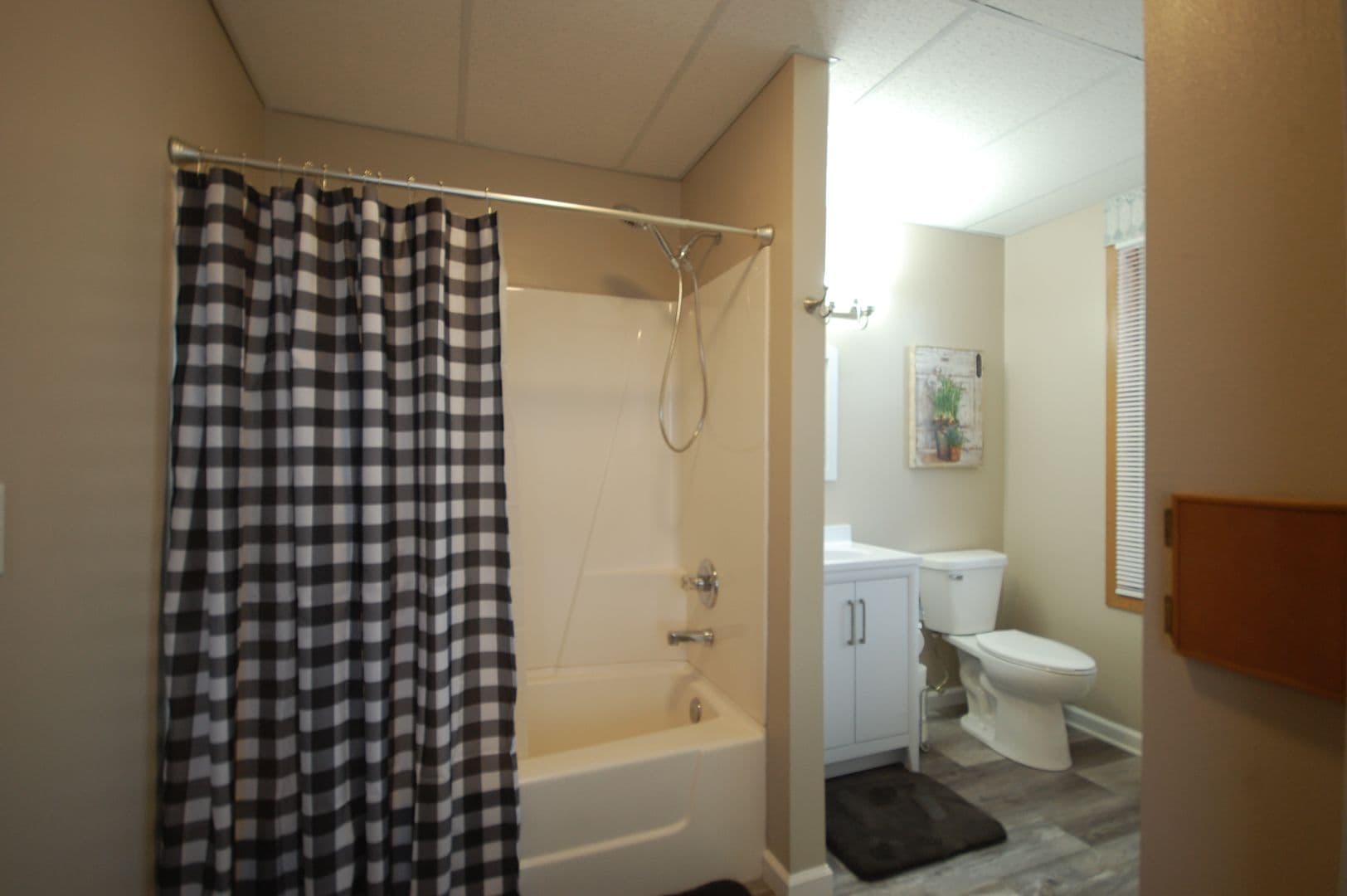 Boone Apartment: 814 8th St.