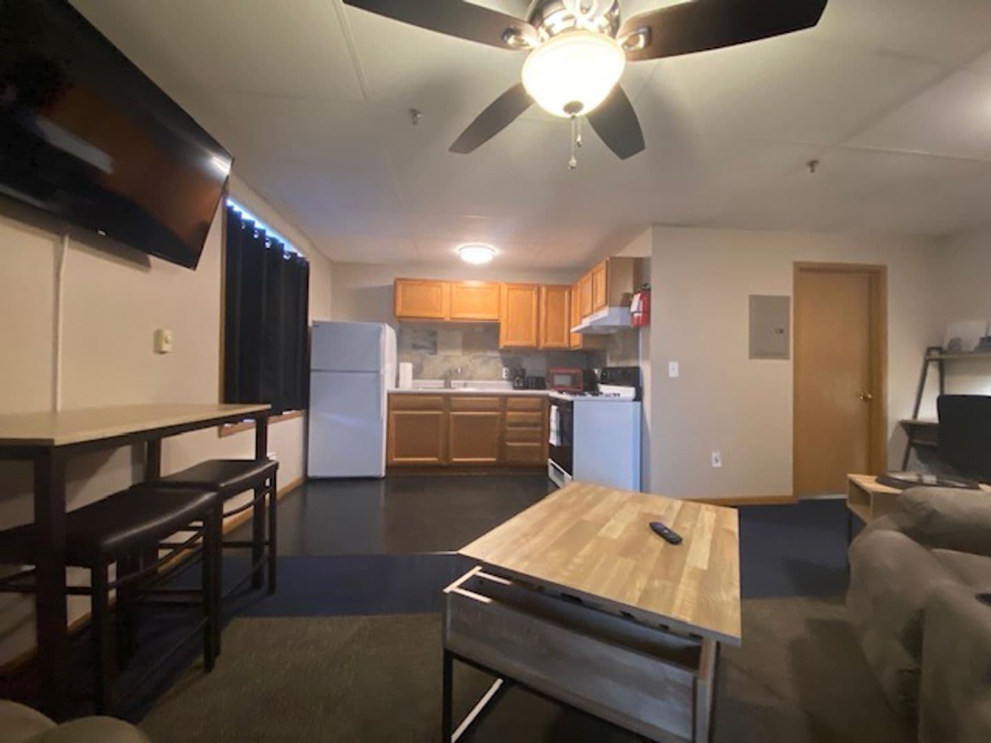 Boone Apartment: 814 8th St.