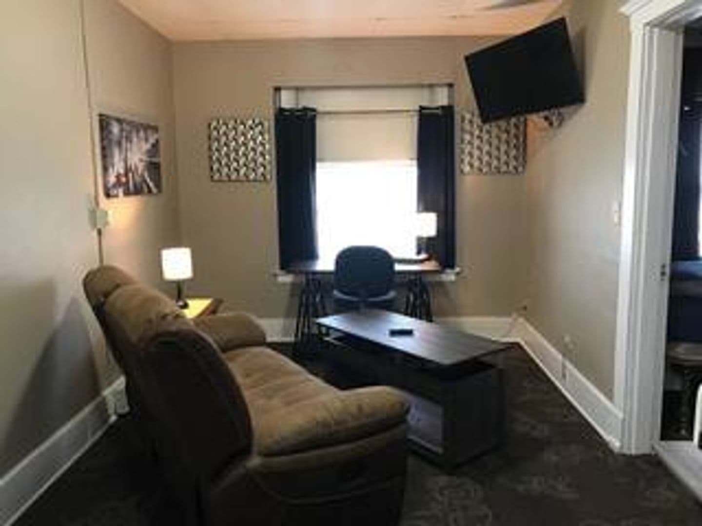 Boone Apartment: 814 8th St.