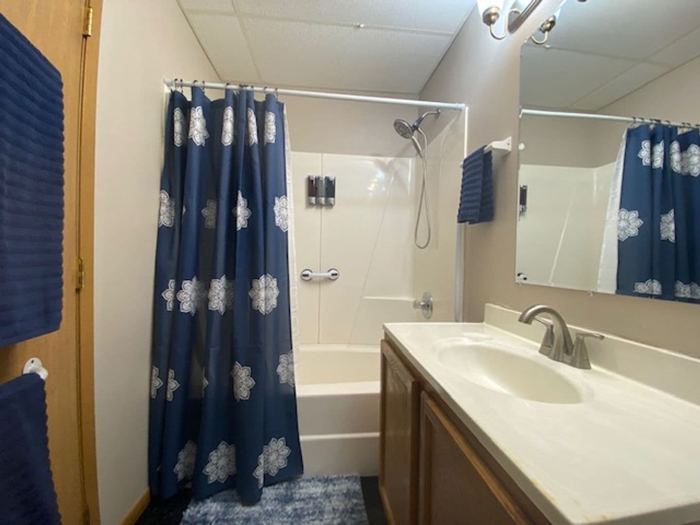 Boone Apartment: 814 8th St.
