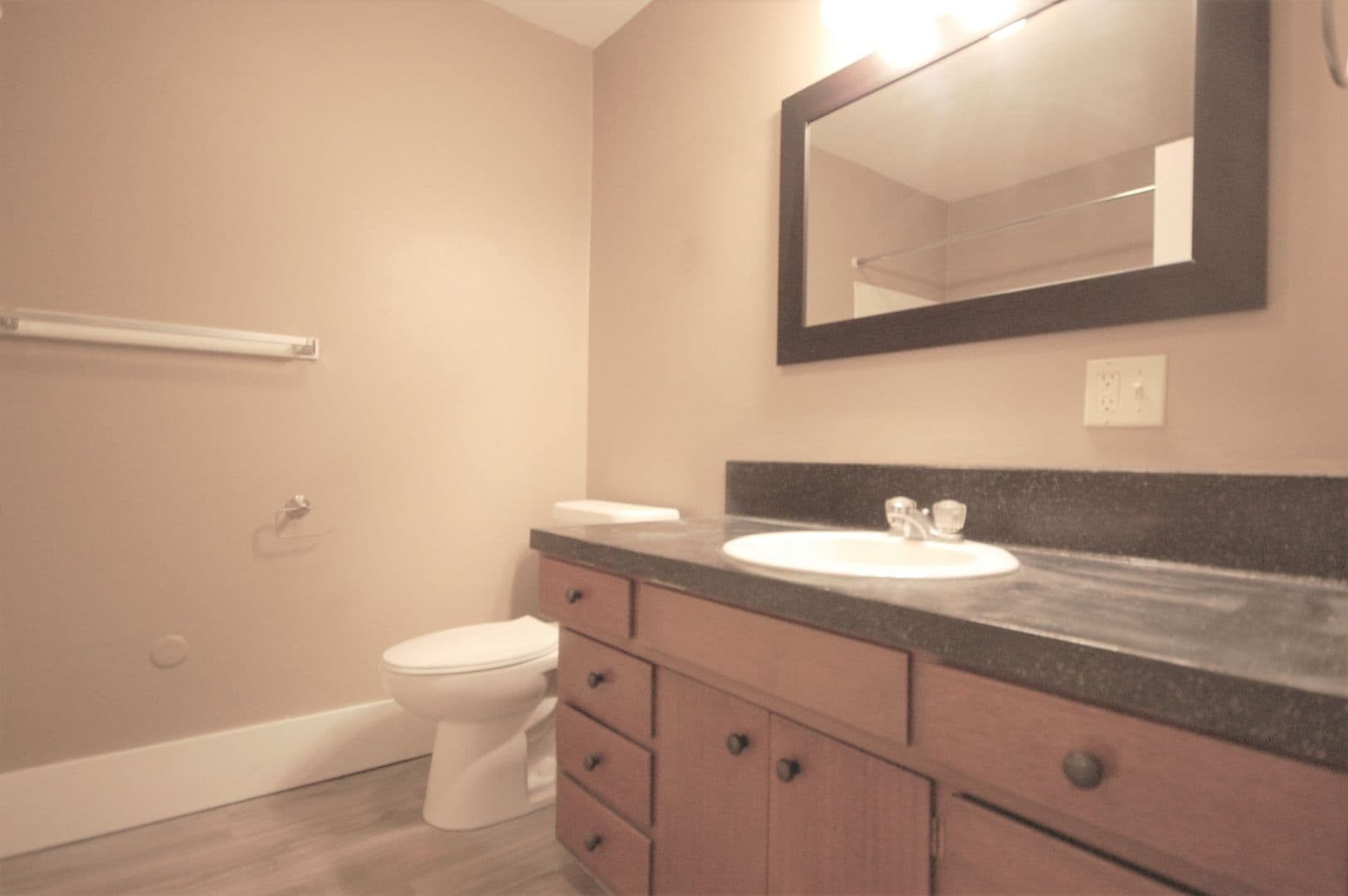 Boone Apartment: 815 Story