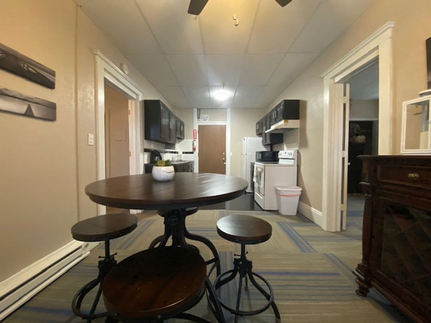 Boone Apartment: 814 8th St.