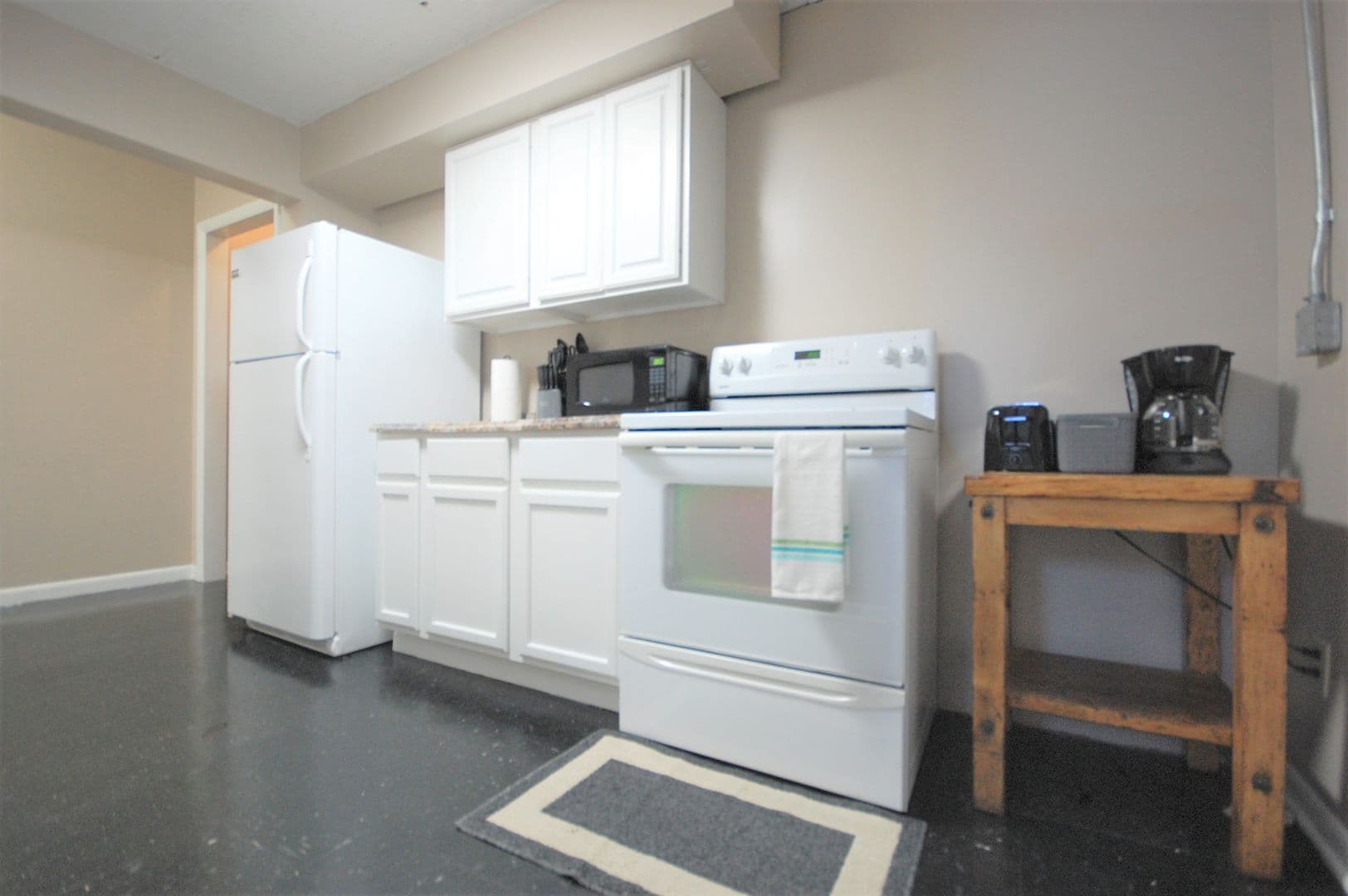 Boone Apartment: 717 - 717.5 Keeler St.