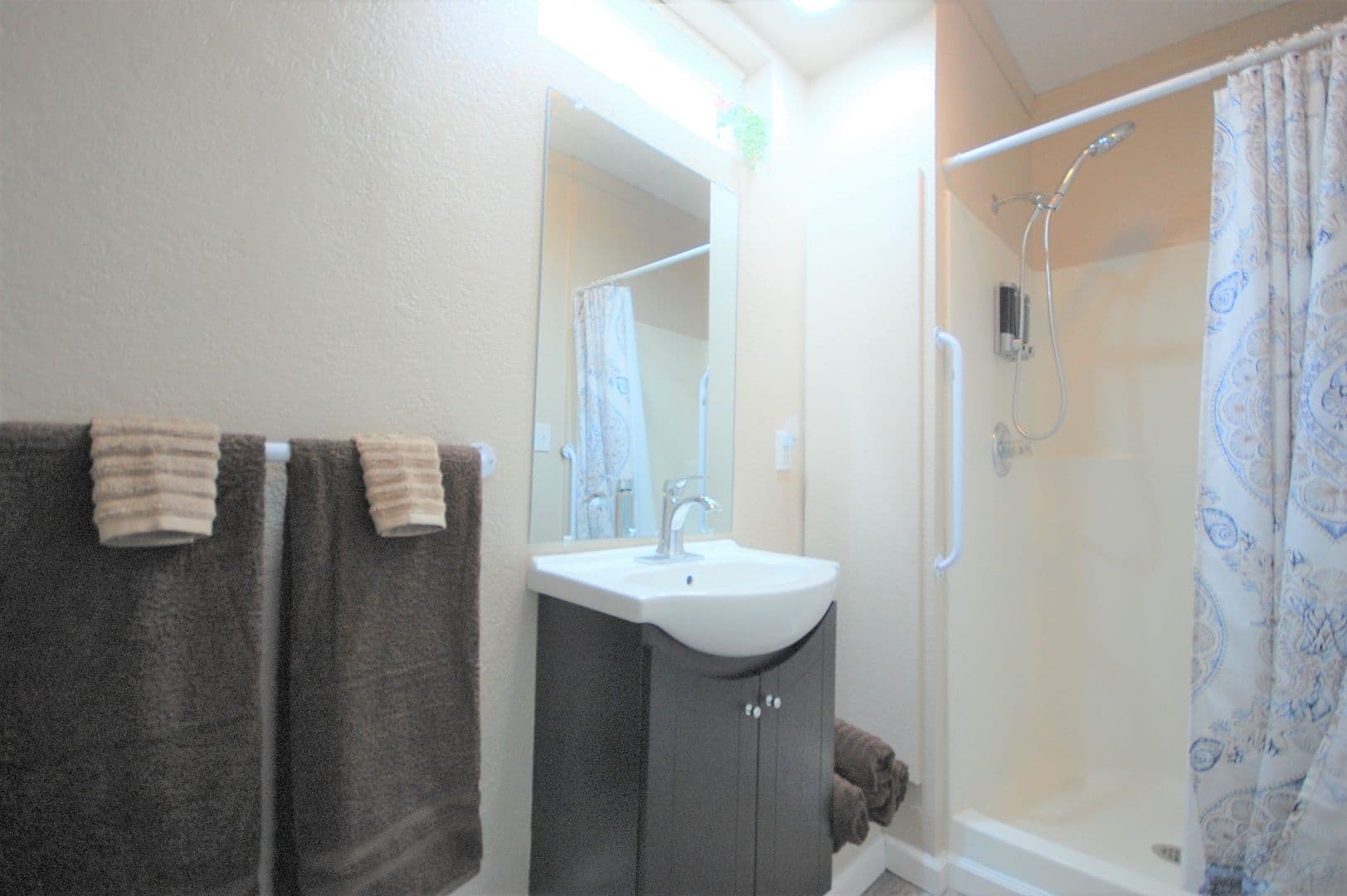 Boone Apartment: 814 8th St.