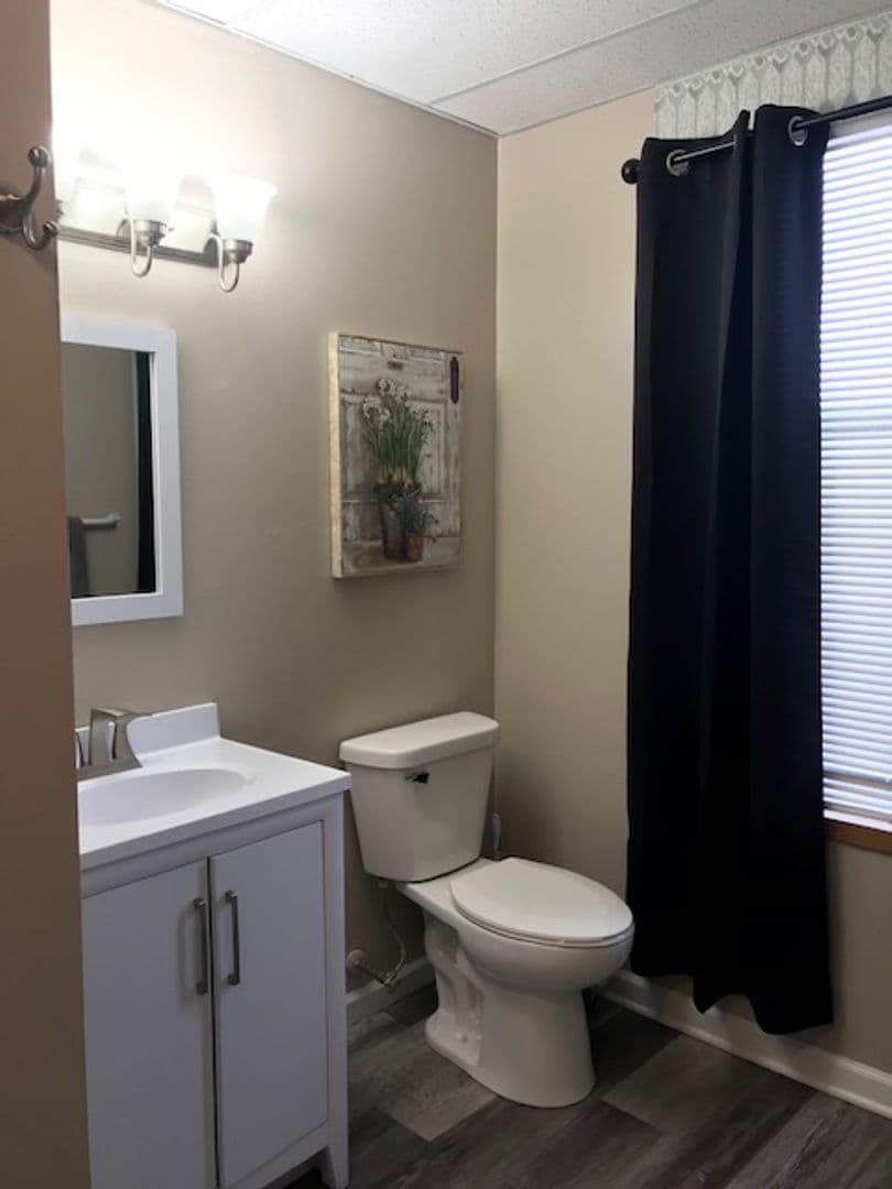 Boone Apartment: 814 8th St.