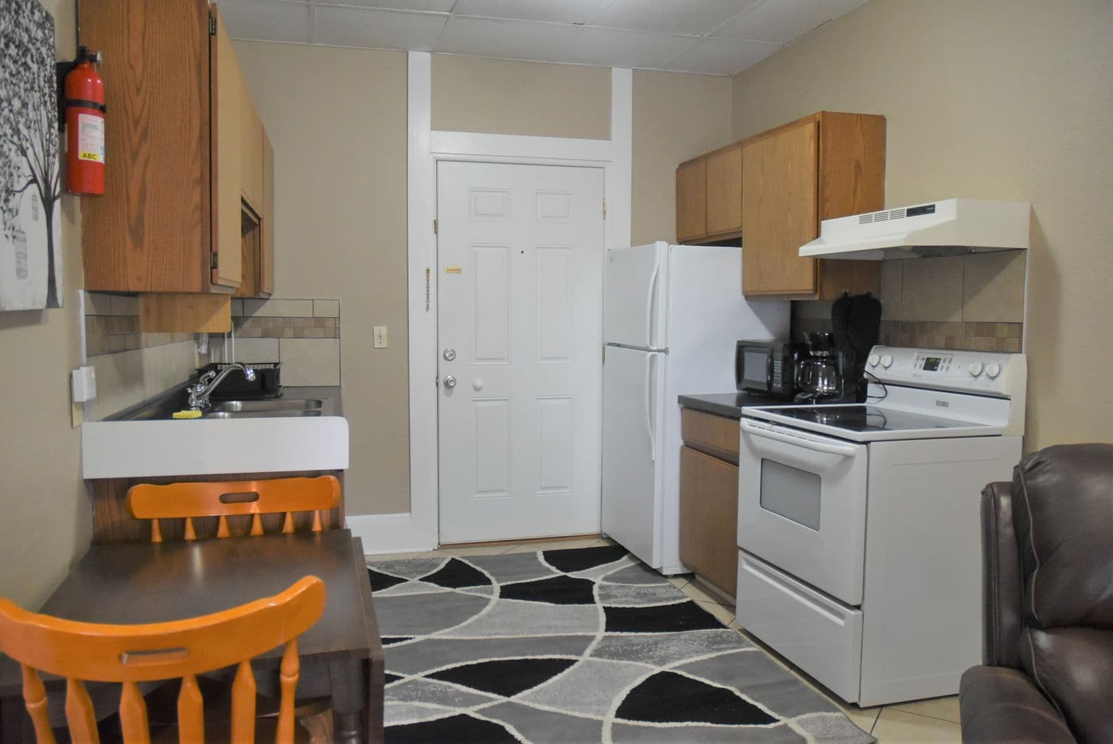 Boone Apartment: 814 8th St.