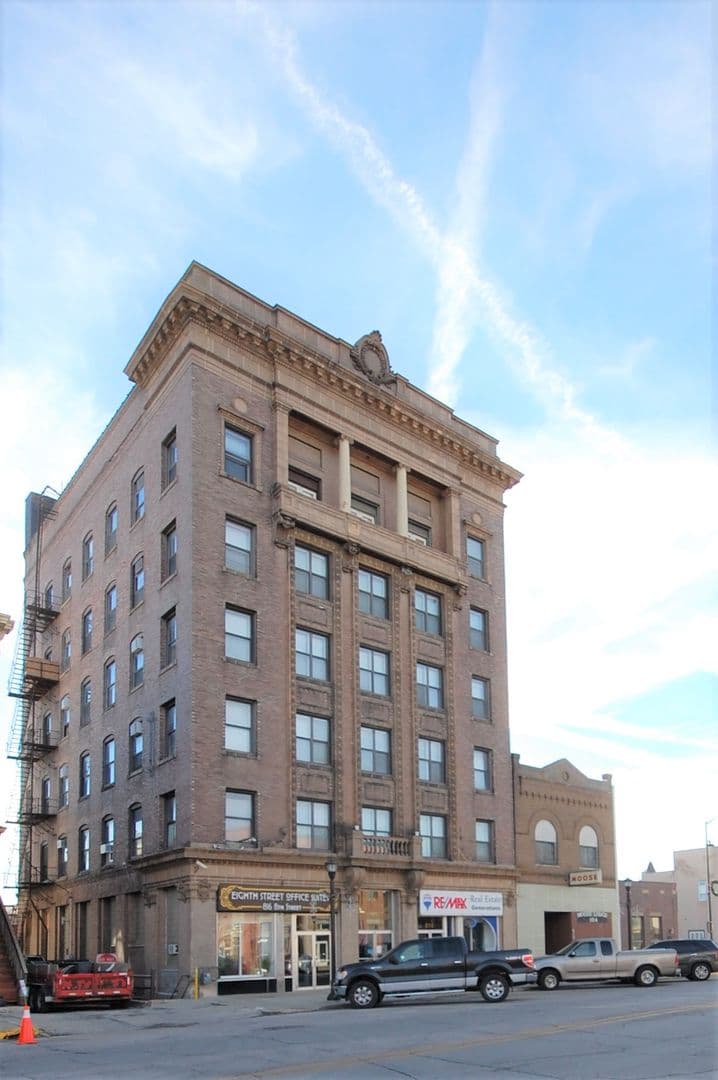 Boone Apartment: 814 8th St.