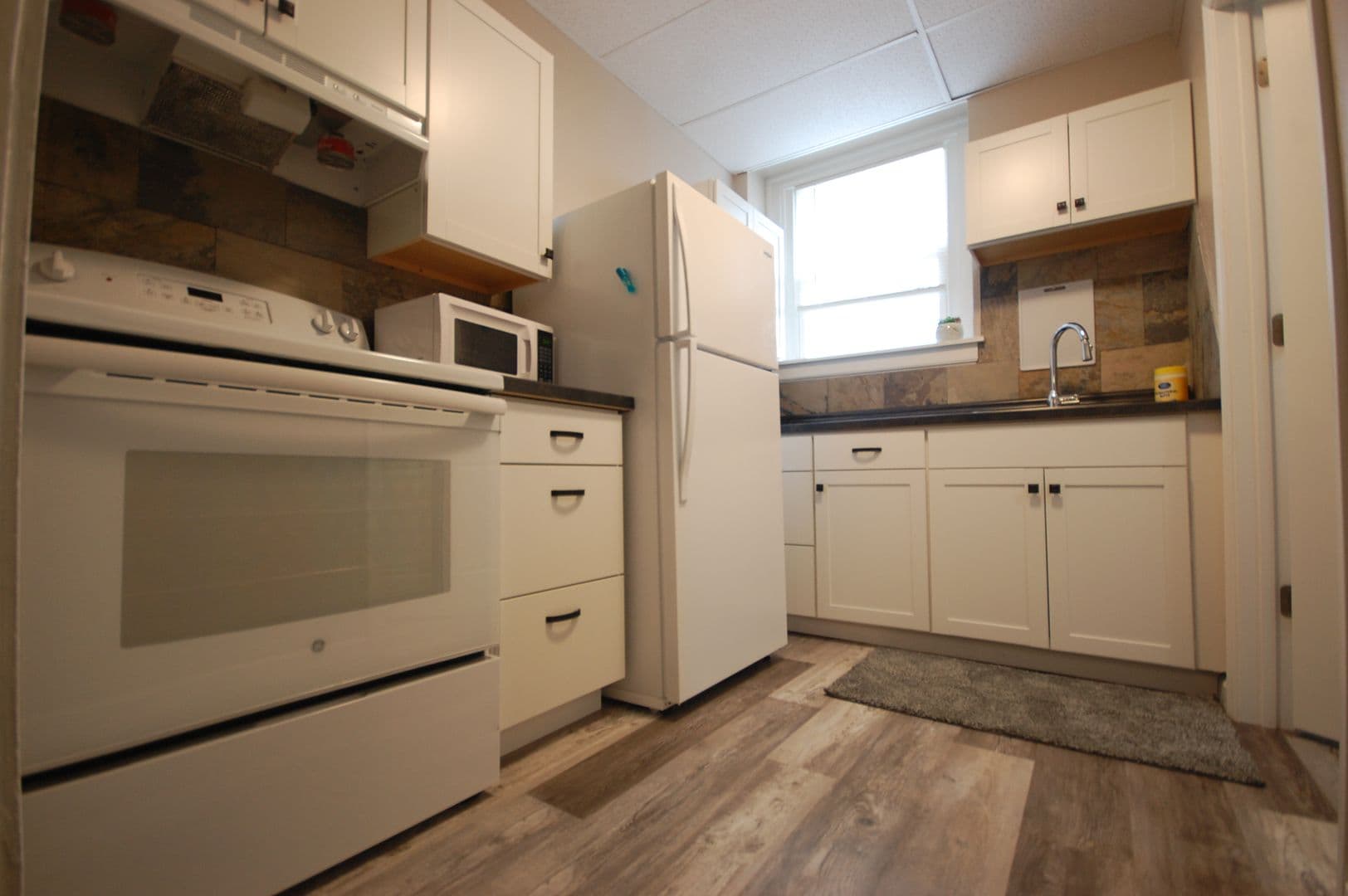 Boone Apartment: 814 8th St.