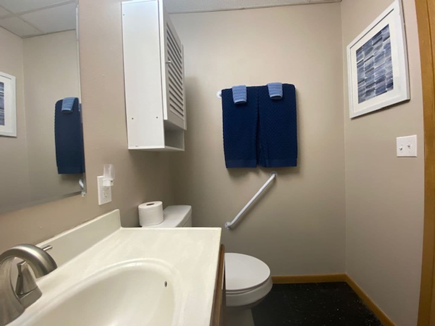 Boone Apartment: 814 8th St.