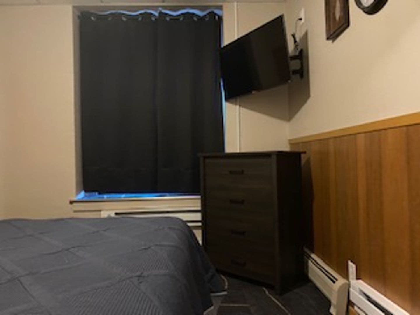 Boone Apartment: 814 8th St.