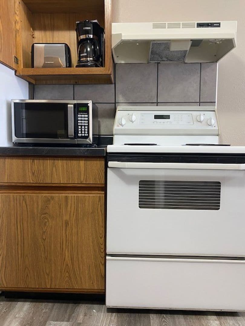 Boone Apartment: 814 8th St.