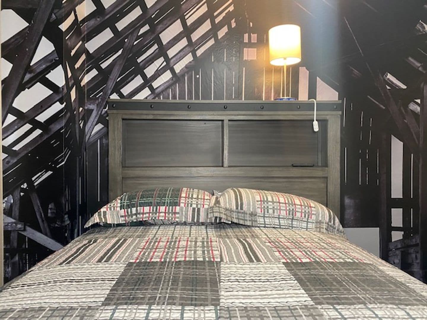 Boone Apartment: 814 8th St.