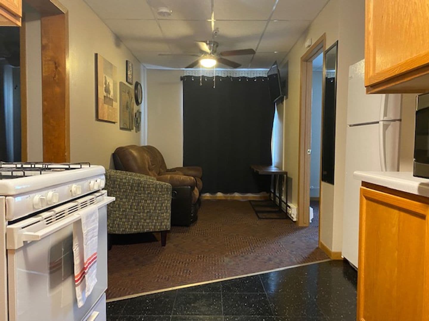 Boone Apartment: 814 8th St.