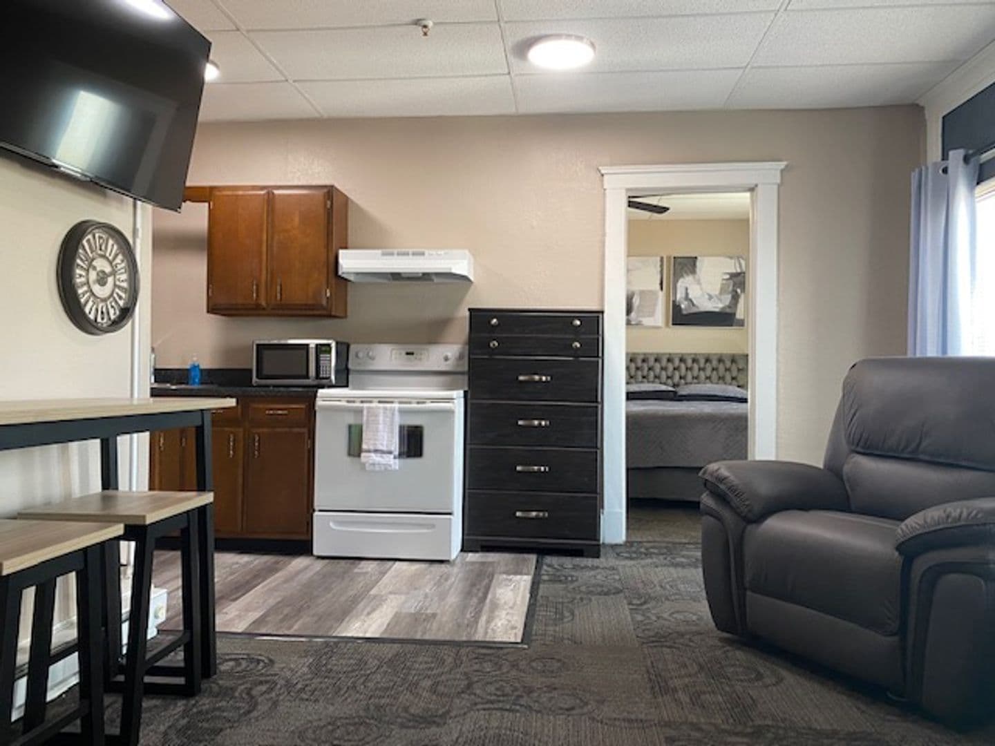 Boone Apartment: 814 8th St.