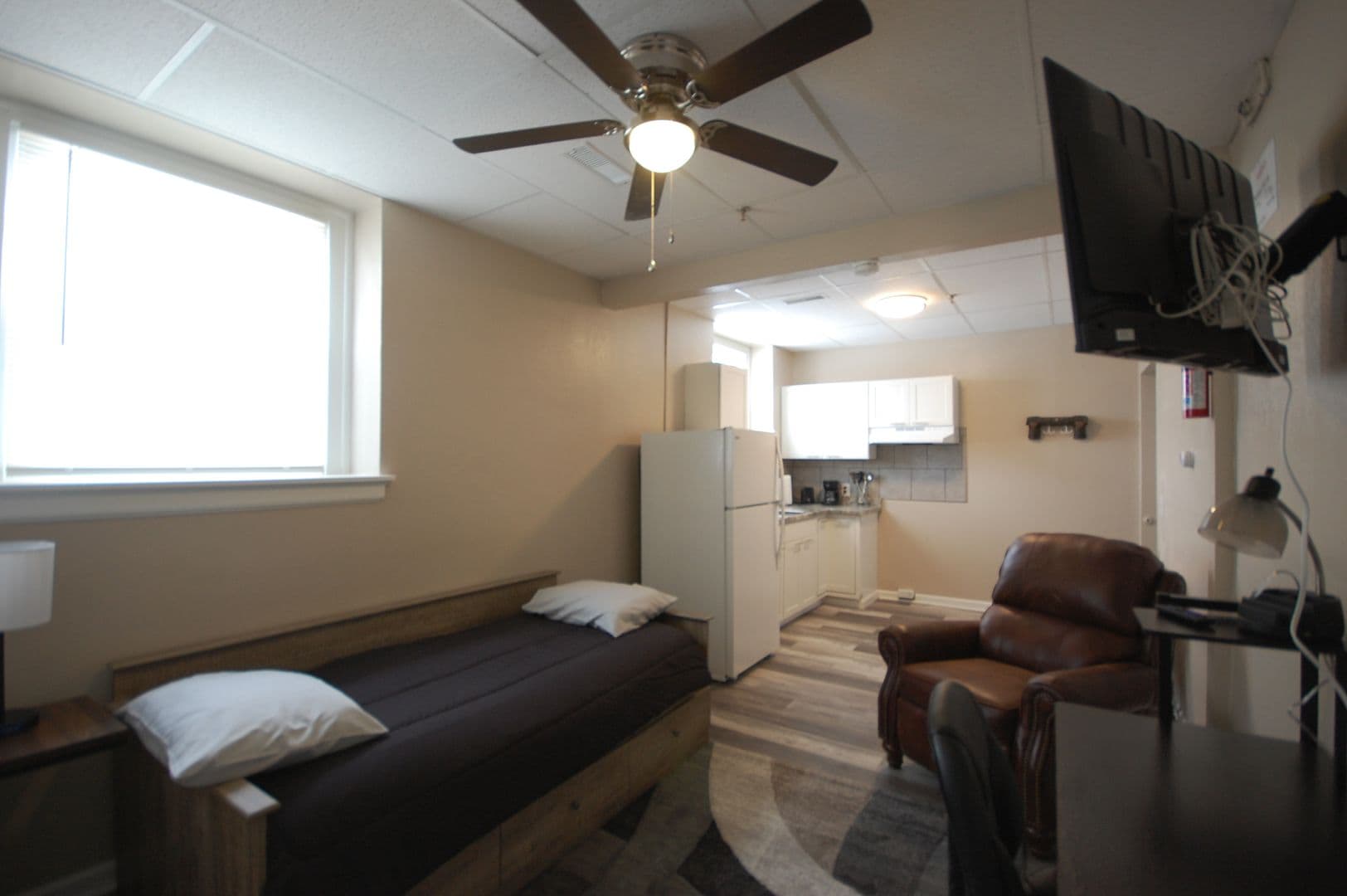 Boone Apartment: 814 8th St.
