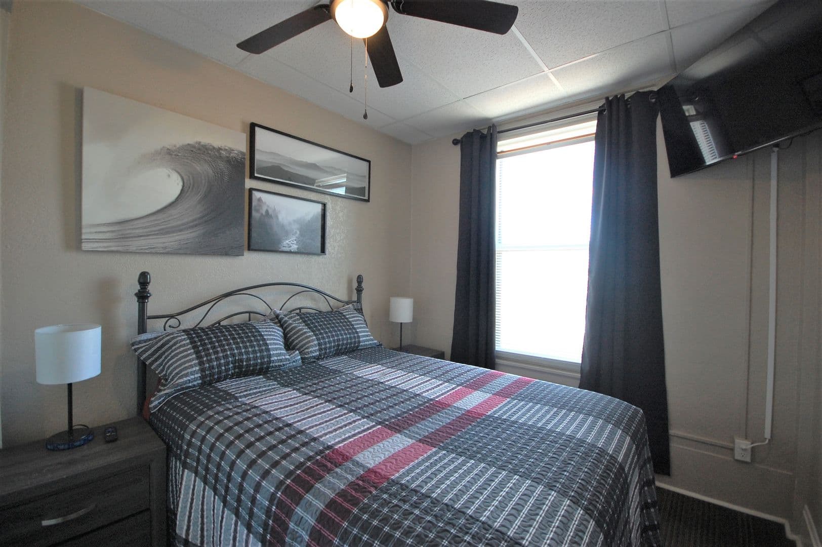 Boone Apartment: 814 8th St.