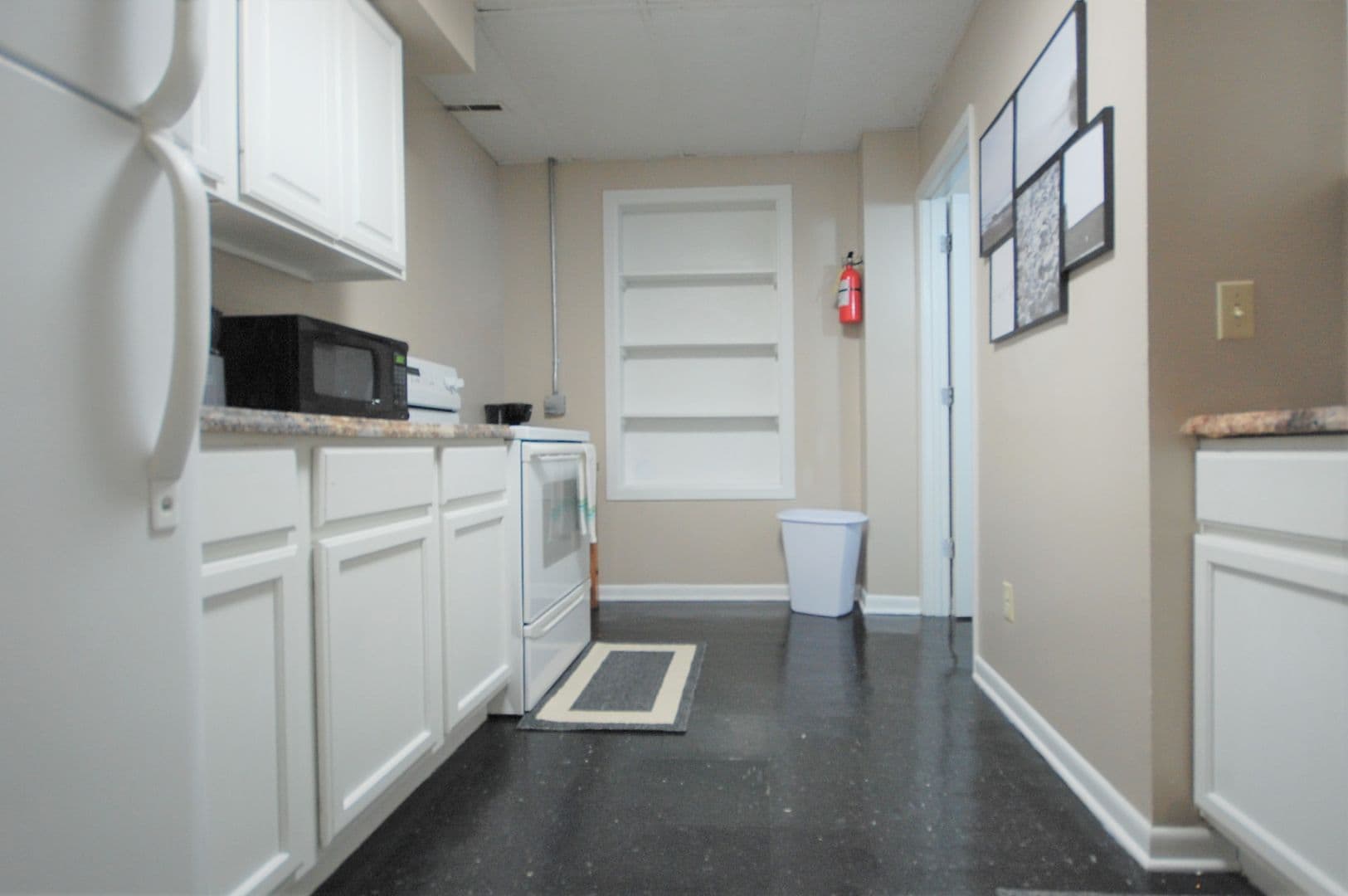 Boone Apartment: 717 - 717.5 Keeler St.