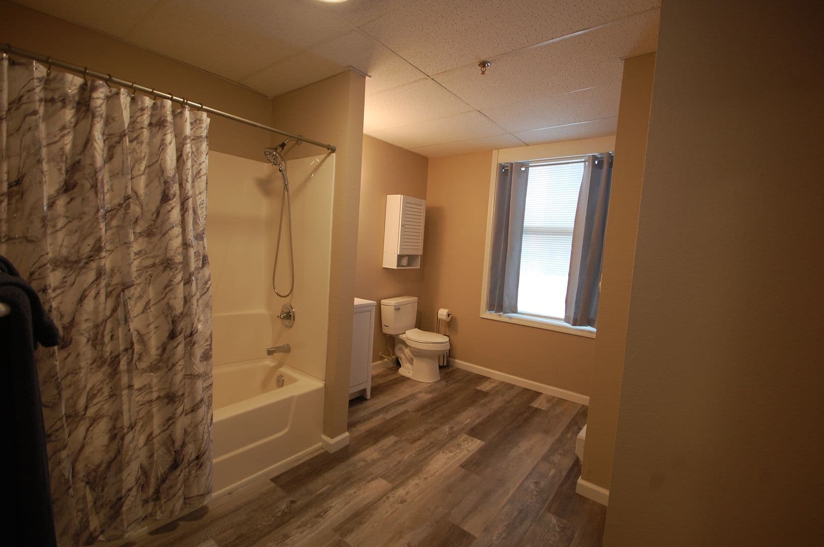 Boone Apartment: 814 8th St.