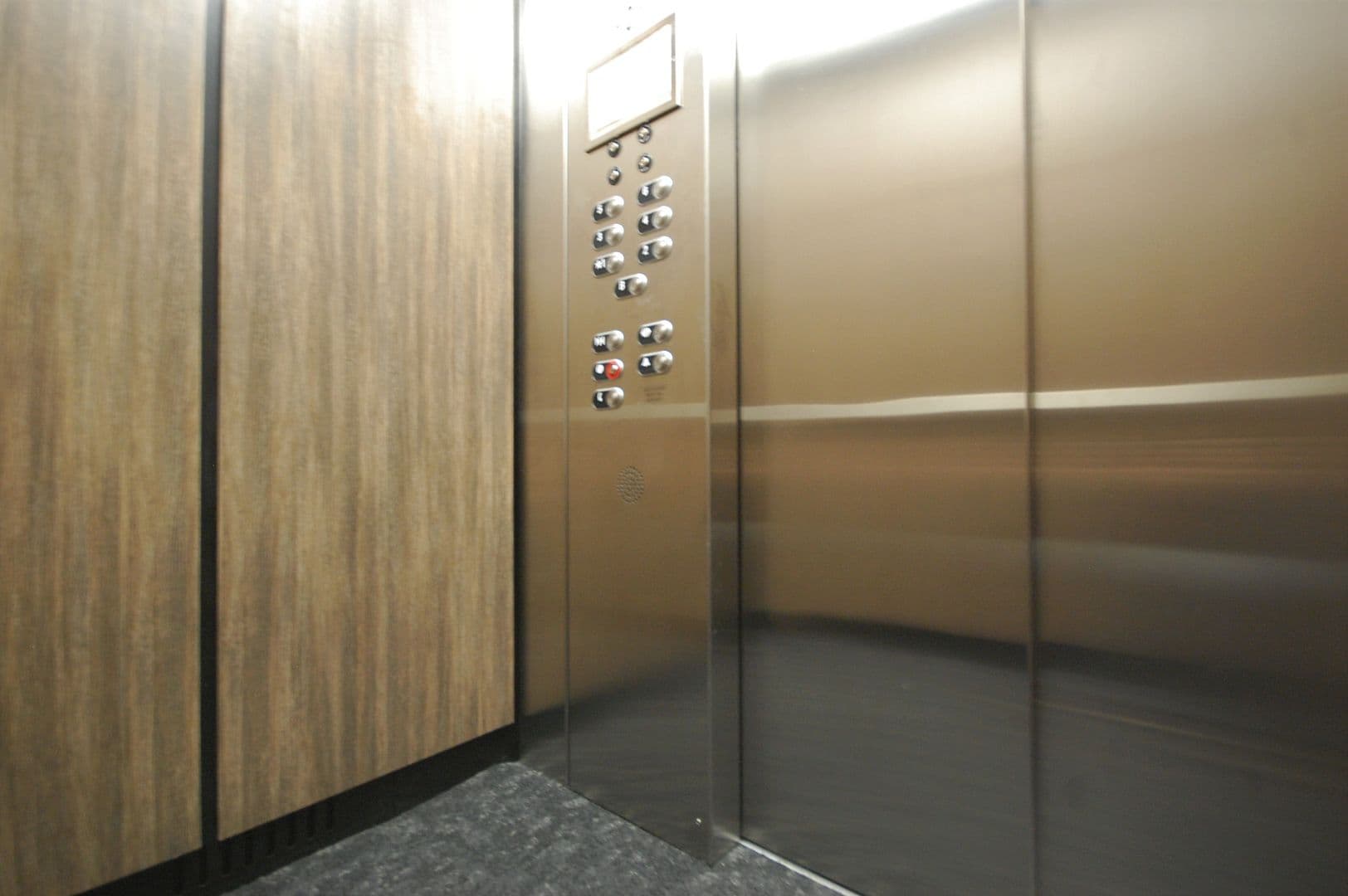 Boone Apartment: 814 8th St.