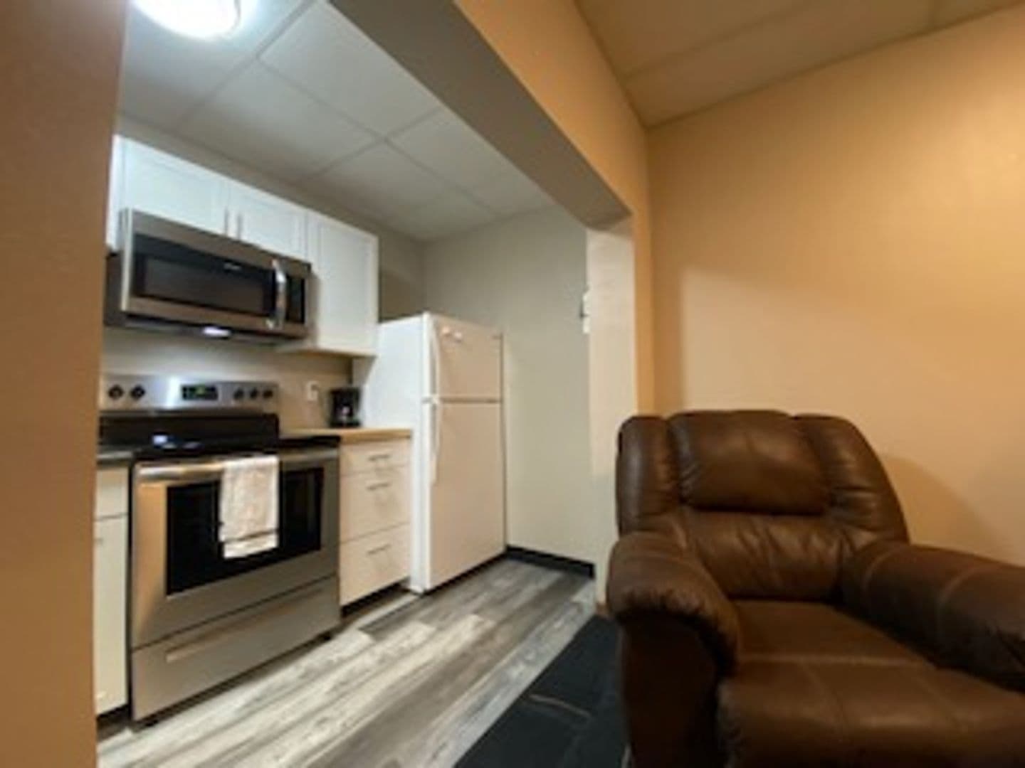 Boone Apartment: 814 8th St.