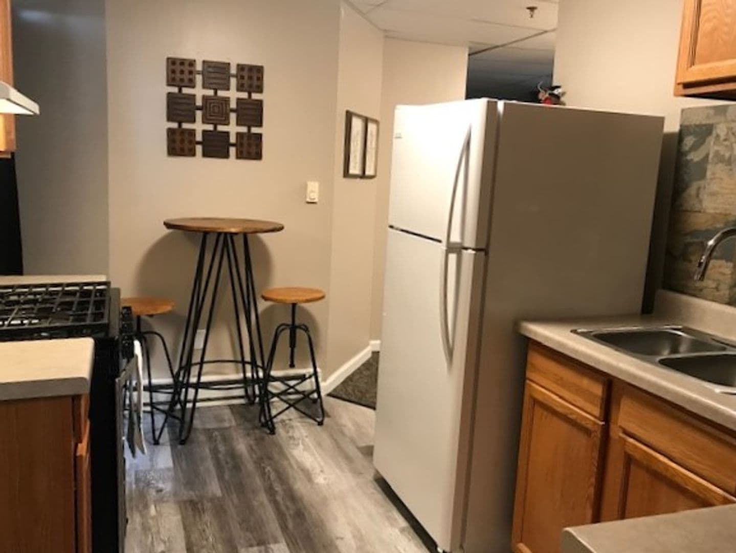 Boone Apartment: 814 8th St.