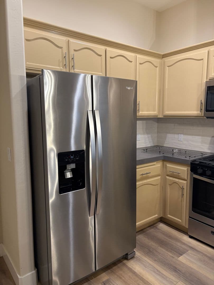 Bakersfield Apartment: 624 Jasmine Parke Drive