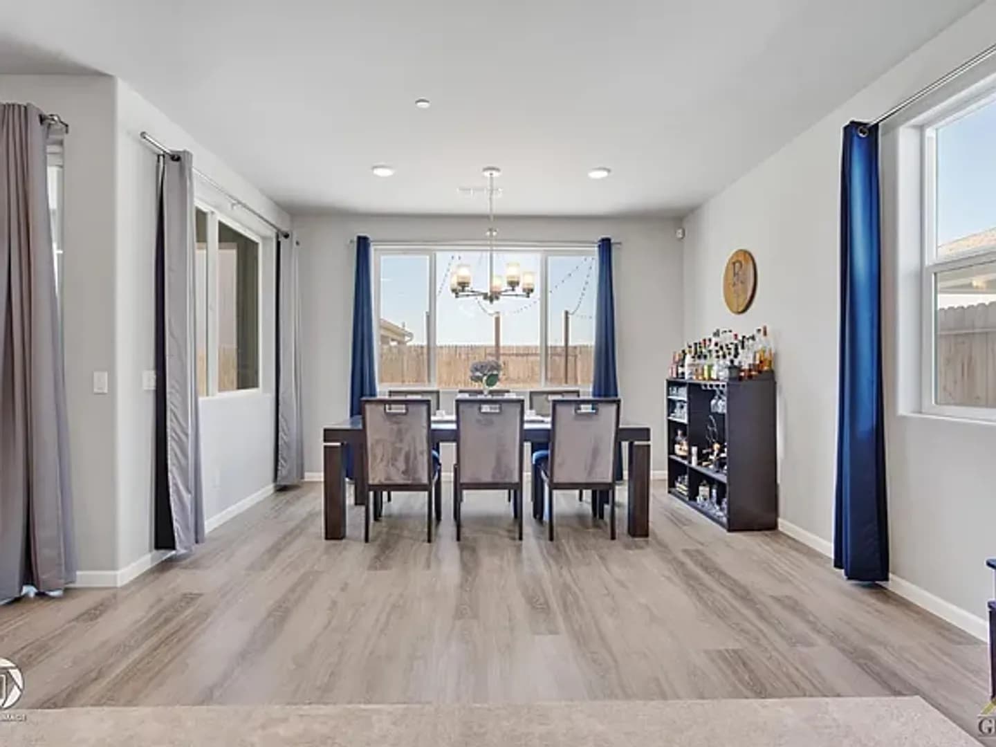 Bakersfield House: 15408 Donostia St