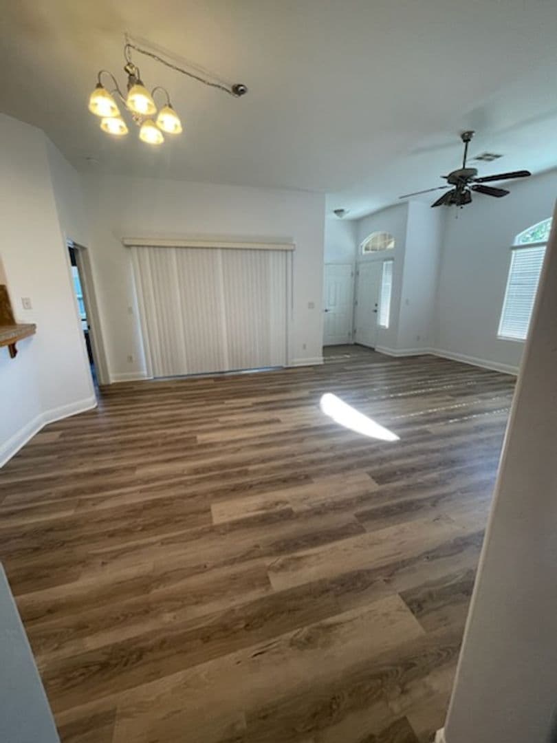 Bakersfield Apartment: 909 Jasmine Parke Drive