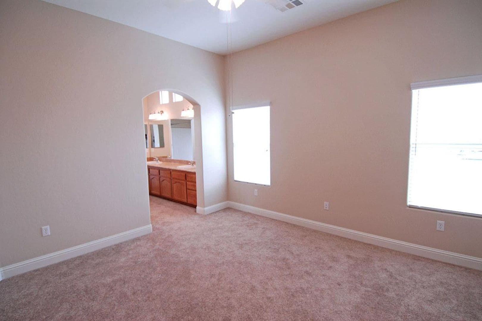 Bakersfield Apartment: 813 Jasmine Parke Drive
