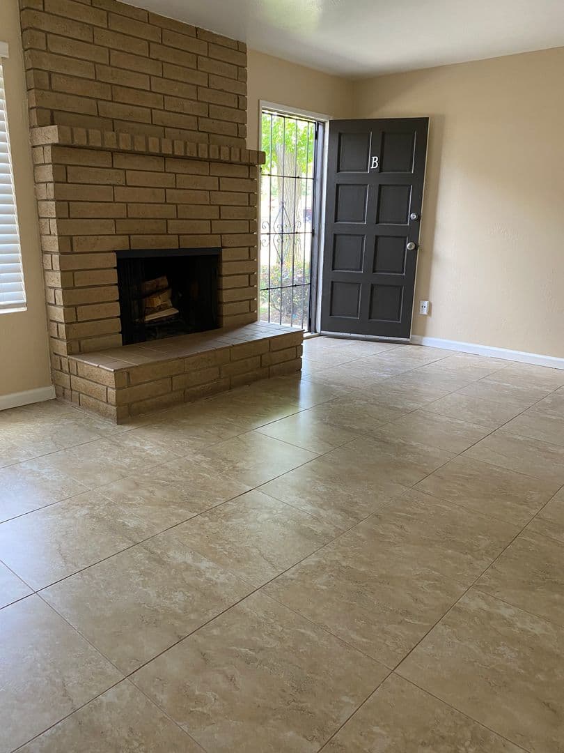 Bakersfield Apartment: 7604 N. Laurelglen Blvd.