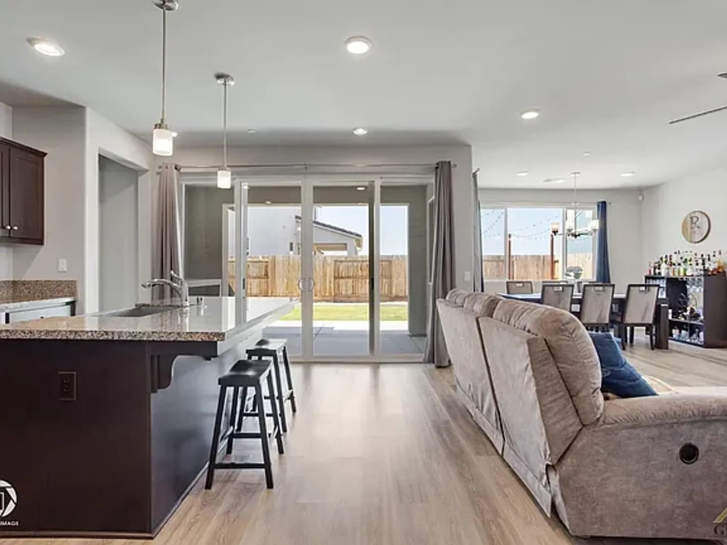 Bakersfield House: 15408 Donostia St