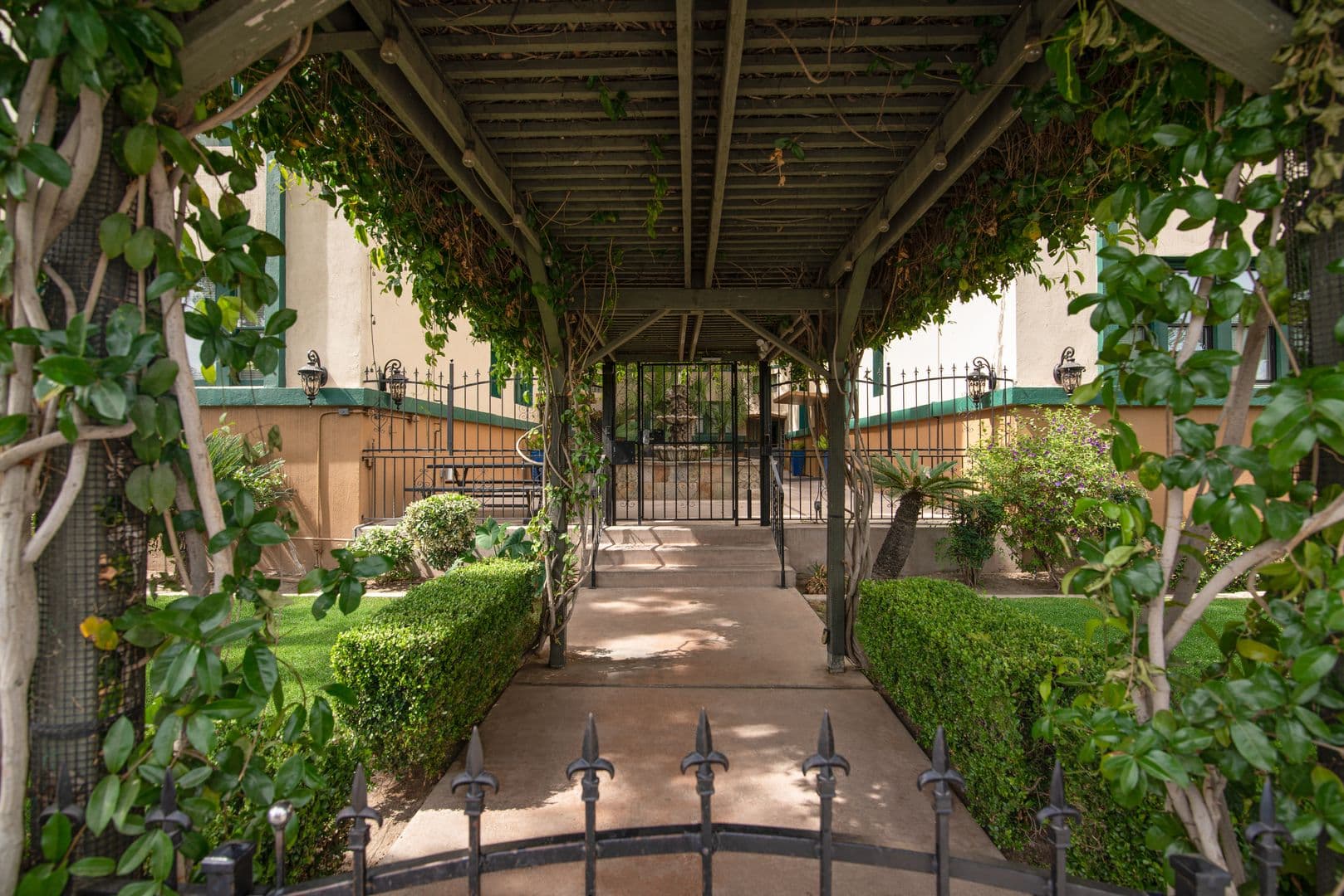 Bakersfield Apartment: 1906 18th Street
