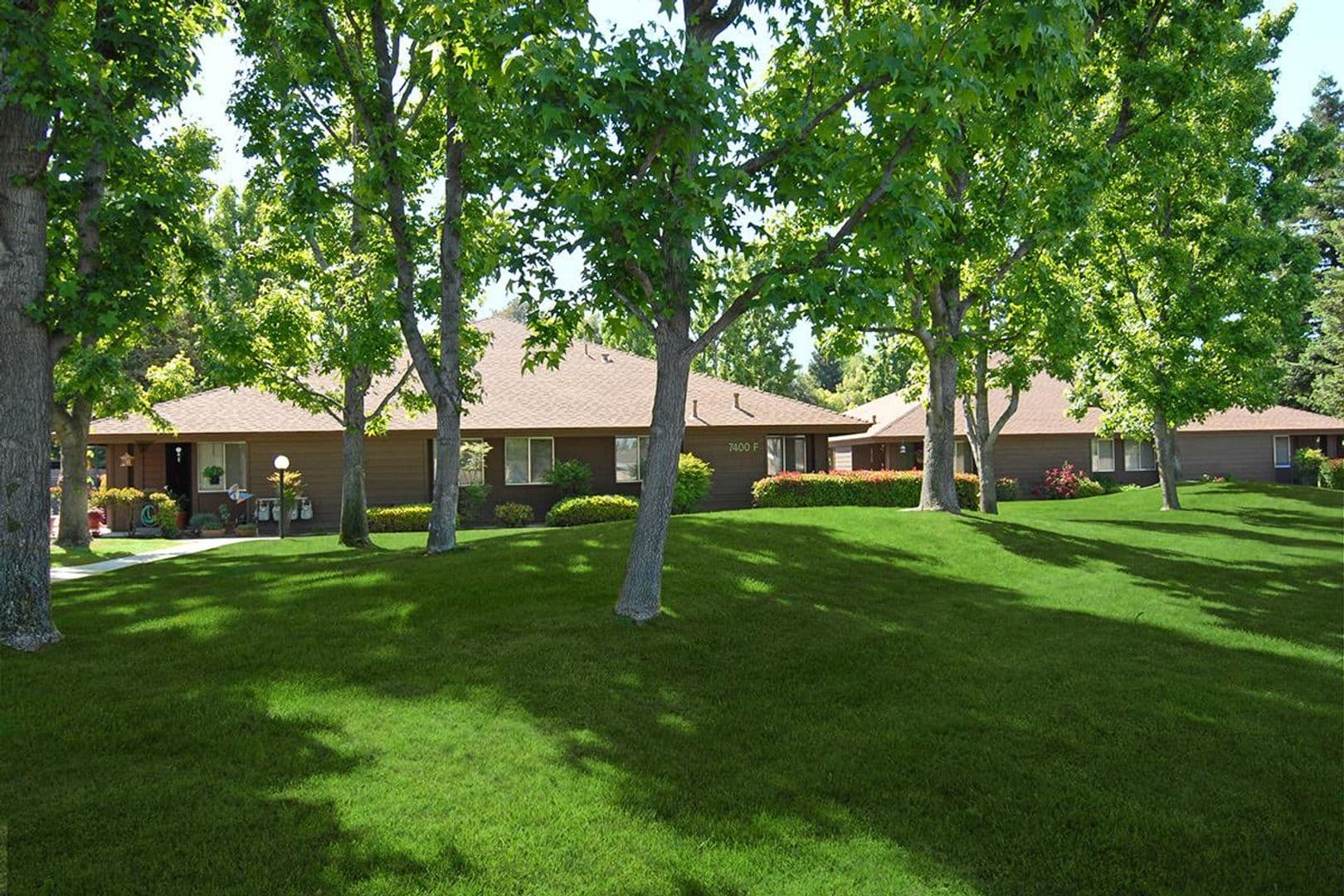 Bakersfield Apartment: 7400 N. Laurelglen Blvd