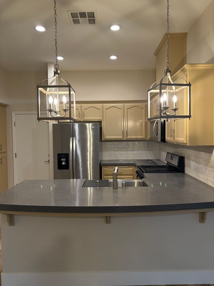 Bakersfield Apartment: 624 Jasmine Parke Drive