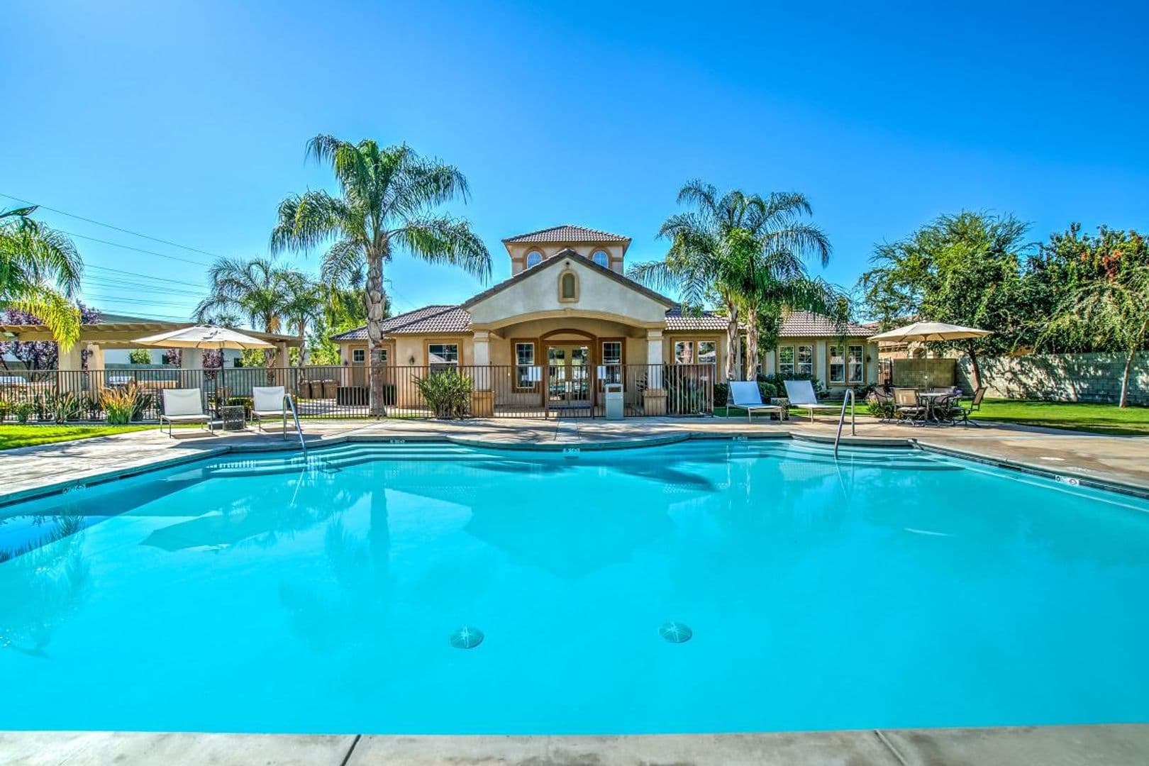 Bakersfield Apartment: 613 Jasmine Parke Drive