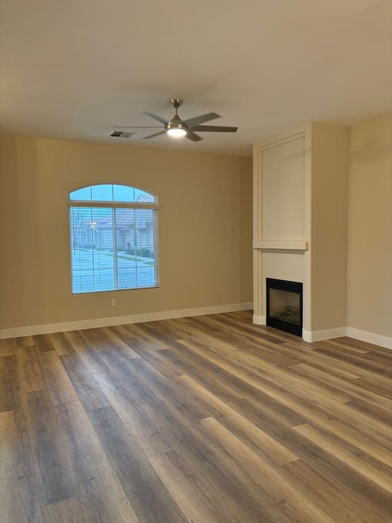 Bakersfield Apartment: 624 Jasmine Parke Drive