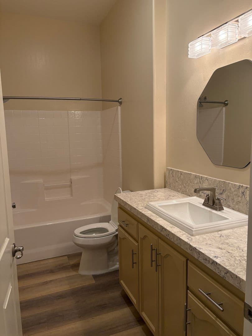 Bakersfield Apartment: 624 Jasmine Parke Drive