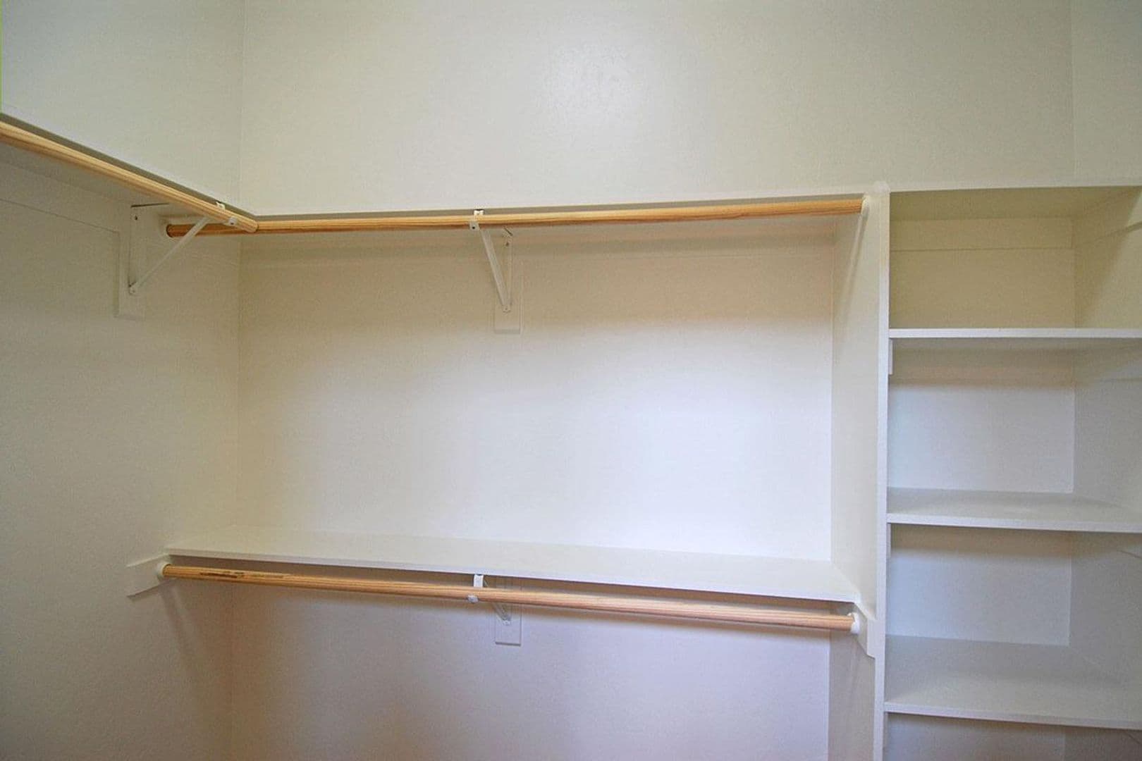 Bakersfield Apartment: 813 Jasmine Parke Drive