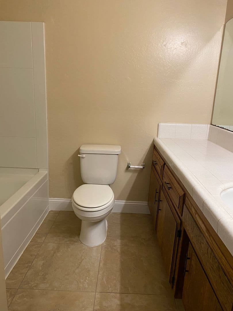 Bakersfield Apartment: 7604 N. Laurelglen Blvd.