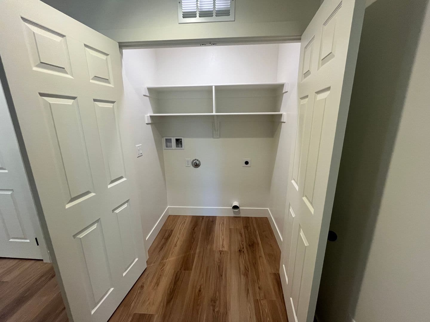 Bakersfield Apartment: 118 East Warren Ave