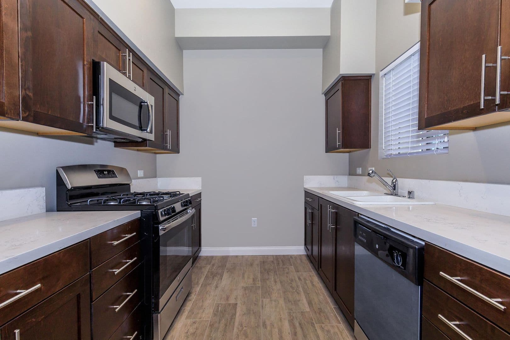 Bakersfield Apartment: 5201 Gasol Court