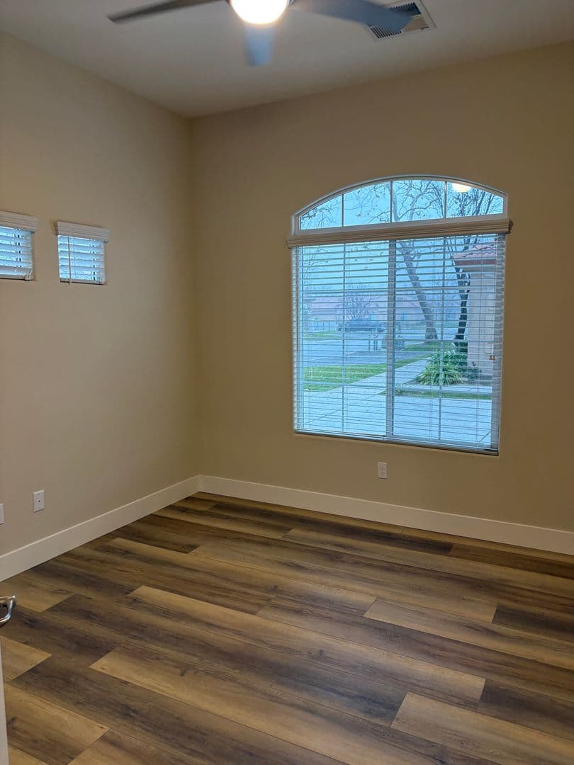 Bakersfield Apartment: 624 Jasmine Parke Drive