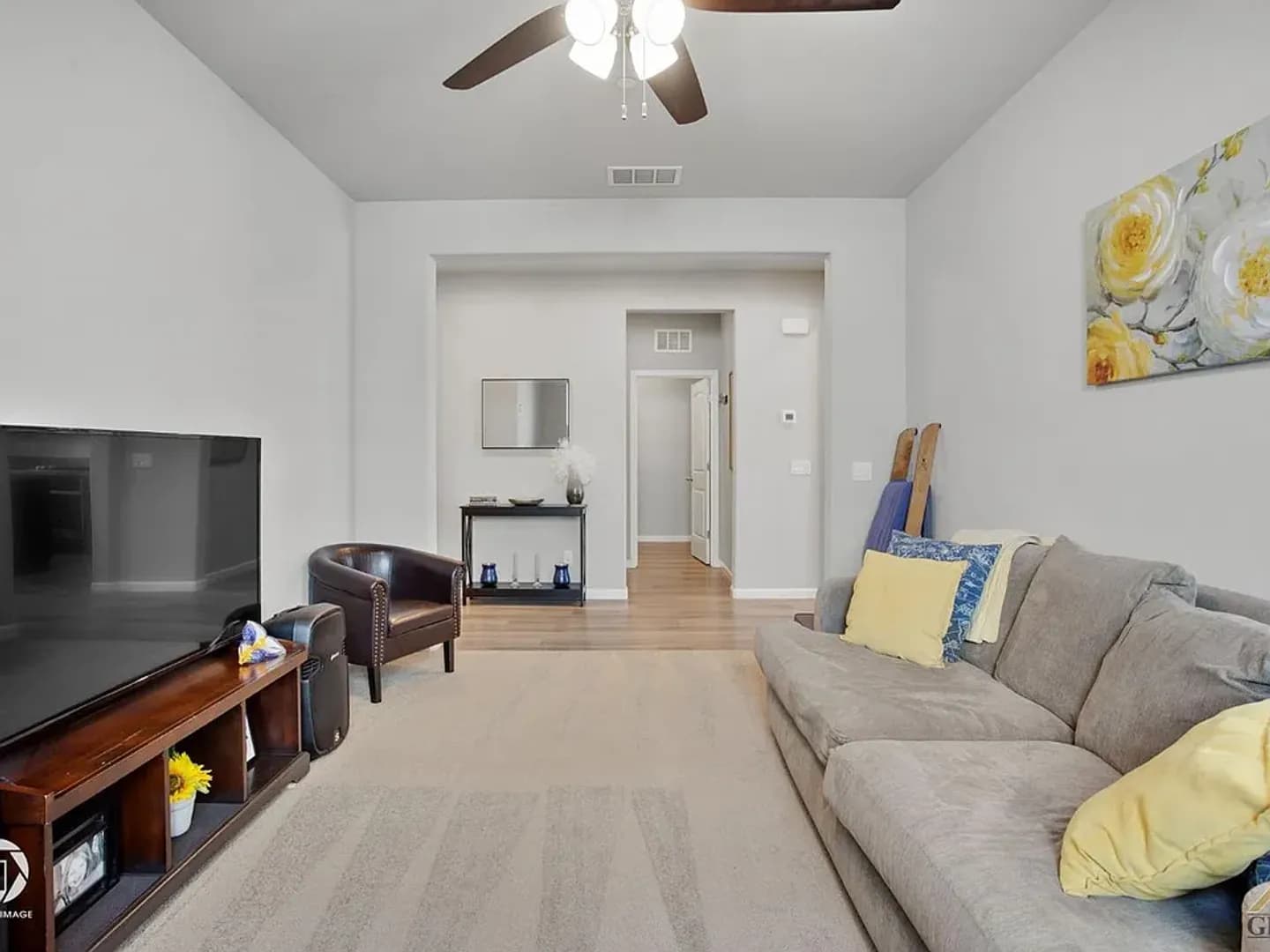Bakersfield House: 15408 Donostia St